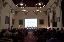 A sala do Royal College durante o encontro.