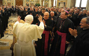 A Fraternidade sacerdotal de missionários São Carlos Borromeu em audiência com o Papa Bento XVI na Sala Clementina. Roma, 12 de fevereiro.