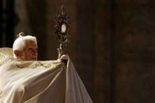 Bento XVI durante a Solenidade de Corpus Christi.