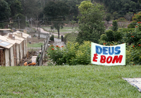 A faixa que Vinícius preparou após a tragédia.<br> Foto de Cássia  Souto.