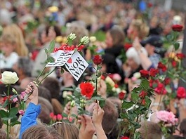 Oslo, a manifestação em memória das vítimas.