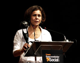 Gisela Solymos durante a premiação.