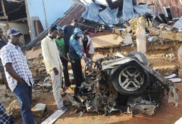 Destruição de uma igreja em Kaduna  (Nigéria).