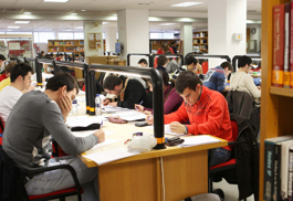 Estudantes da Universidade Complutense de Madri.