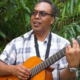 Padre Leonardus Mali, de Kupang, Indonésia.