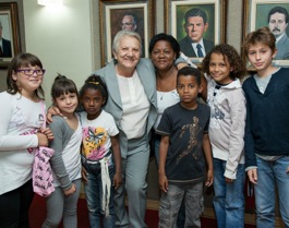 Rosetta com meninos das Obras Pe. Giussani<br> (Foto de Douglas Lopes)